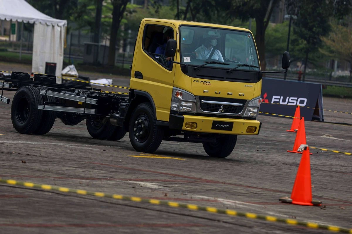 Konsumsi BBM Mitsubishi Canter Euro 4: Boros atau Irit?